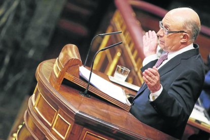 Cristóbal Montoro, ayer, durante su intervención en el Congreso.