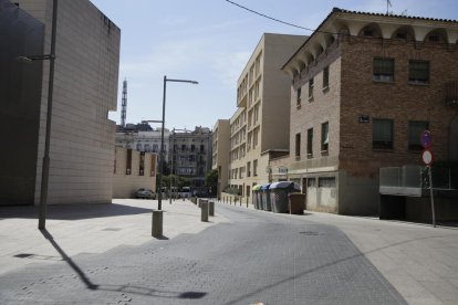 Imatge de Sant Crist, un dels carrers en els quals s’ha fet una reforma semblant a la que es planteja fer, ahir a la tarda.