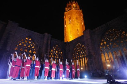 ‘Nit de Lluna Plena al Claustre’ de la Seu Vella, con danza pero sin luna