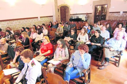 Asistentes a la presentación del programa, ayer, en el IEI. 