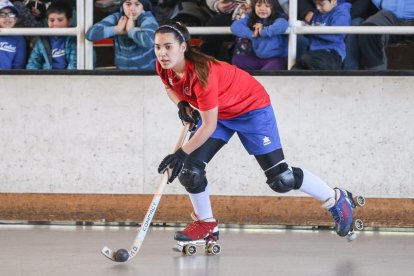 Catalina Flores, nueva jugadora del Vila-sana, durante un partido con la selección de Chile.