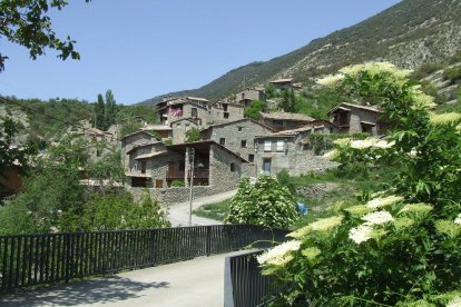 Casi un centenar de vecinos están empadronados en Cabó.