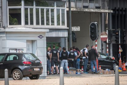 Cordón policial en el lugar del tiroteo, en el centro de la ciudad de Lieja.