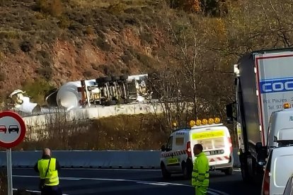 Imatge d’arxiu d’un camió bolcat a l’N-230 a l’altura de Sopeira el novembre passat.