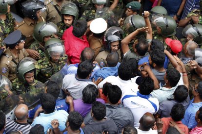 Protestes a Colombo, capital de Sri Lanka, ahir.