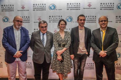 Juan Ferrer, Àngel Ros, Aida Folch, Pablo Derqui y Ramon Royes, ayer en la Llotja antes de la gala de clausura de la Mostra.