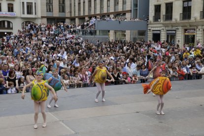 Una de las propuestas de danza que pudieron disfrutarse ayer en la plaza Sant Joan de Lleida.