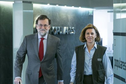 Mariano Rajoy, ahir acompanyat de la ministra de Defensa, María Dolores de Cospedal.