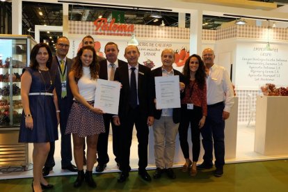 Membres d’eFoodPrint, amb clients, en la passada edició de la fira Fruit Attraction, a Madrid.