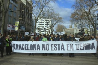 Manifestación en las Ramblas de Barcelona contra la especulación con los alojamientos.