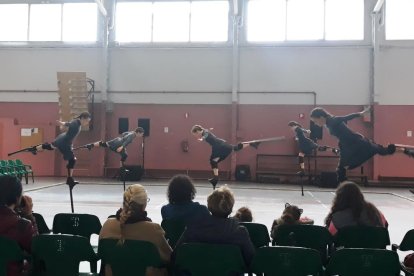 Un centenar de personas disfrutó del espectáculo el domingo en el pabellón del Casal de Tremp.