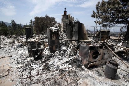 Ascienden a 6 los muertos por los incendios sin control en California