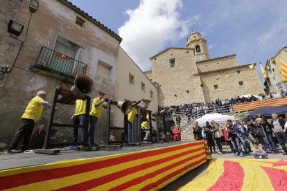 Les campanes doblen en honor als presos a Os de Balaguer