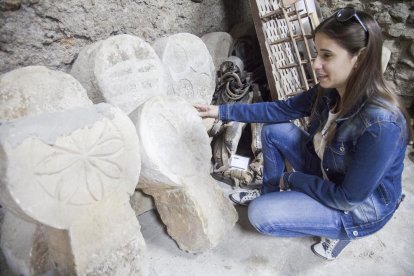 Imatge d’algunes de les esteles discoïdals funeràries que es restauraran i exposaran.