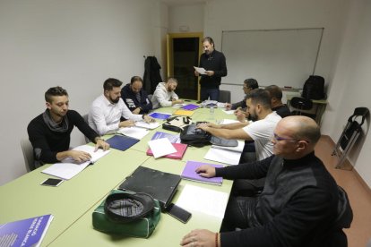 Els cursos s’imparteixen al Casal Cívic de la Mariola de dilluns a divendres a la tarda.