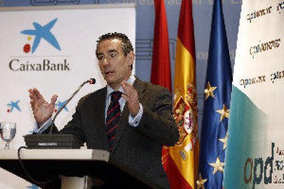 Un directiu de Caixabank es disculpa per dir que els desnonaments són una llegenda urbana