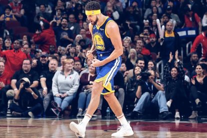 Klay Thompson celebra un dels seus 14 triples amb els Warriors.