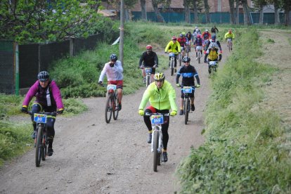 Alguns dels ciclistes, ahir durant la prova.