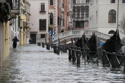 Una calle de la ciudad de Venecia, donde el agua ha subido metro y medio.