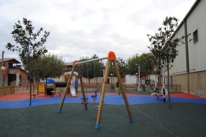 La renovada plaça Catalunya de Golmés.