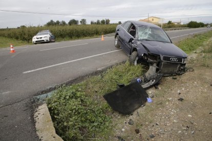 Imatge del cotxe després de l’accident, al quilòmetre 148 de la C-12.