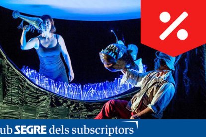 Una escena de l'espectacle familiar 'Noctiluca' al CaixaForum.