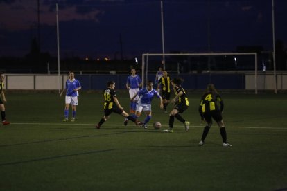 L’AEM va intentar mantenir el control de la pilota davant d’un Pardinyes que sempre va plantar cara.