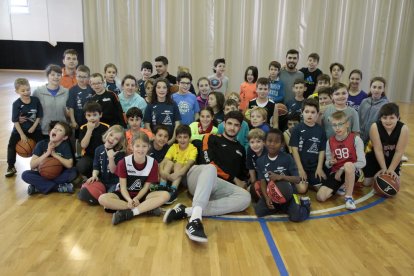 Marc Martí, estrella a la clausura del campus - El pivot de Belianes, format al planter del Força Lleida, va ser l’encarregat de clausurar ahir el cinquè campus de Setmana Santa organitzat pel club, que ha comptat amb mig centenar de participa ...