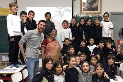 Sujatha Baddi, durante la visita al colegio Maristes de Lleida. 