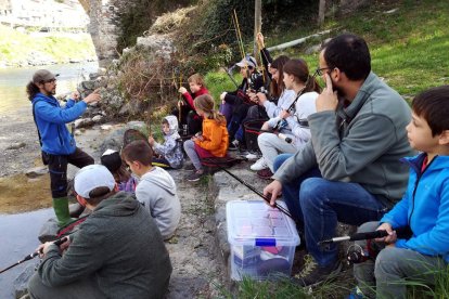 Un grup d’alumnes del centre a la Noguera Pallaresa.