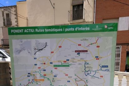 Indicador de la ruta a Torres, a l’àmbit d’Utxesa.