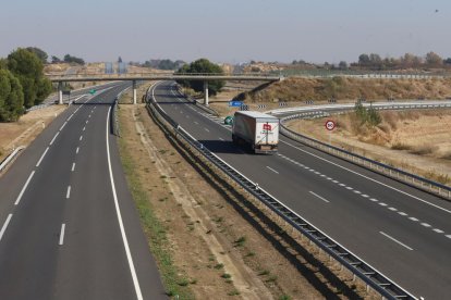 Imatge del control de mobilitat de Mossos ahir al migdia a l’entrada a l’AP-2 des de Soses.