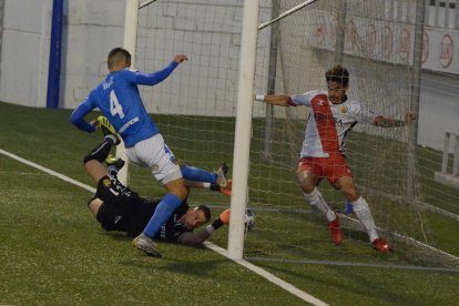 Simic, en el momento de marcar el primer gol del Lleida de esta nueva temporada.