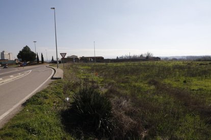 Vista dels terrenys on s’habilitarà la nova zona de serveis.