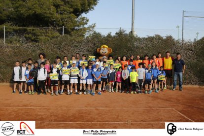 Unos 40 jugadores en el Circuit Juguem del Club Tennis Balaguer 