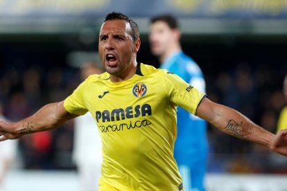 Cazorla celebra un dels dos gols que va marcar ahir al Reial Madrid.