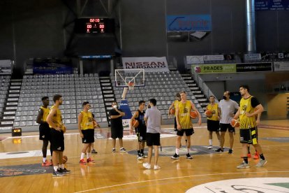 Els jugadors del Pardinyes van iniciar la pretemporada al Barris Nord amb la primera sessió d’entrenament.