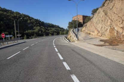 La carretera que uneix Solsona i Guissona al seu pas per Biosca.