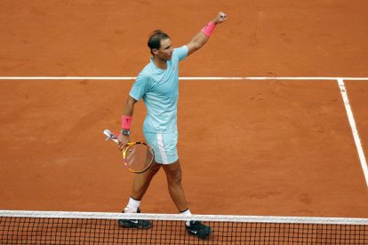 Nadal accede por la vía rápida a tercera ronda