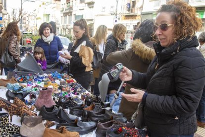 Éxito del mercado de rebajas de Agramunt