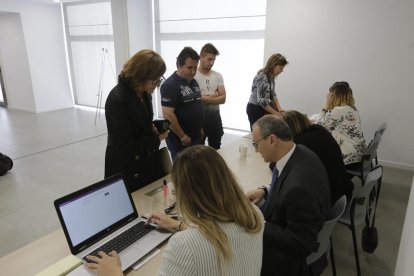 Jaume Saltó y la mayoría de miembros de su lista se congregaron anoche en la sede de la peña El Sogall.