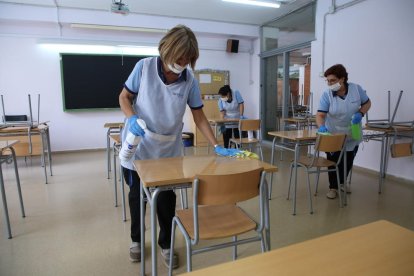 Limpieza de los centros por si pueden abrir el 1 de junio  - Los centros educativos deberán ser limpiados a fondo ante la posibilidad de reabrirlos el lunes 1 de junio, aunque ya fueron desinfectados antes del inicio de la preinscripción. Además ...