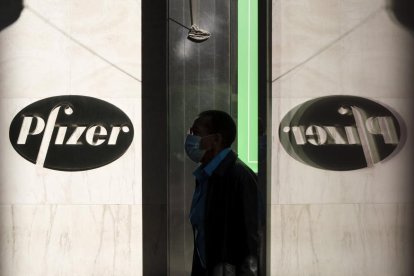 Pfizer també sol·licita autorització per distribuir la seua vacuna a la UE