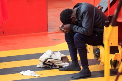 Un immigrant al port d'Algeciras.