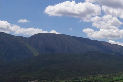 Vista panorámica con Cellers, en el Pallars Jussà, al fondo. 