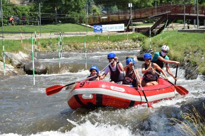 Una familia de Valencia fue la primera en ‘reinaugurar’ las instalaciones del Parc del Segre para el público en general.