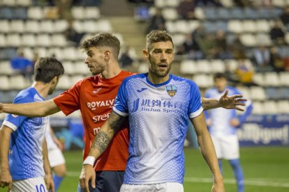 Adri León, durante un partido de esta temporada con el Lleida Esportiu.