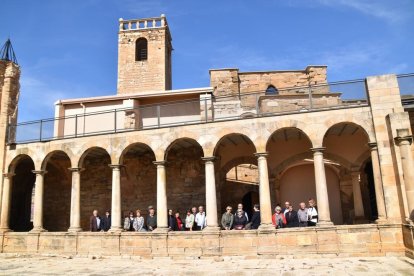 Un grupo de visitantes en el monasterio durante el pasado año.