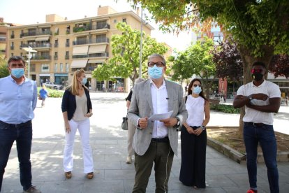 Fèlix Larrosa, ahir durant la roda de premsa a la plaça Cervantes.