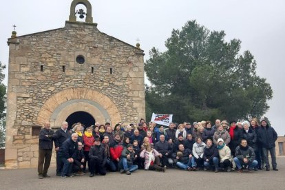 Alfés estrena el año con una “ballada” de sardanas en la ermita